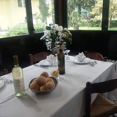 Mambly B&B Ristorante Pizzeria Galliate Экстерьер фото